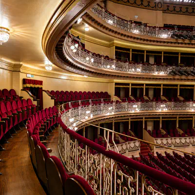 Anfiteatro y palcos del Teatro Campoamor de Oviedo.